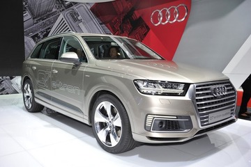 【東京モーターショー15】アウディ Q7 e-トロン…クワトロにPHVで力強い走り［詳細画像］ 画像