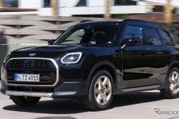 MINI カントリーマン 新型に「Favoured」仕様、ブラックにシルバーアクセントが映える…欧州設定 画像