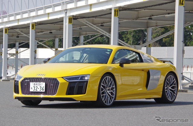 アウディ R8 V10 plus