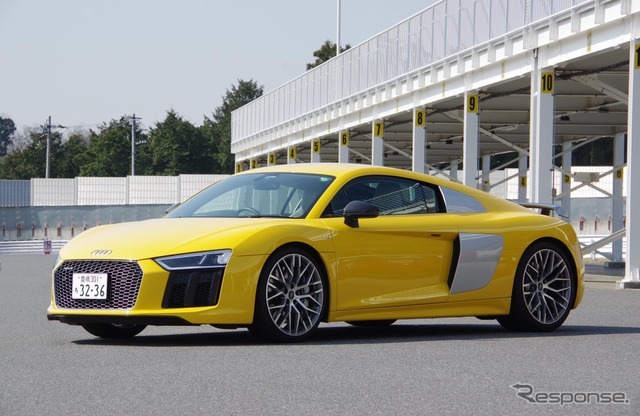 アウディ R8 V10 plus