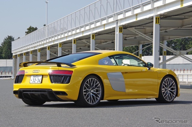 アウディ R8 V10 plus