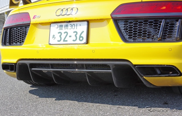 アウディ R8 V10 plus