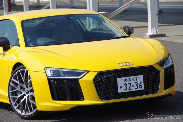 アウディ R8 V10 plus