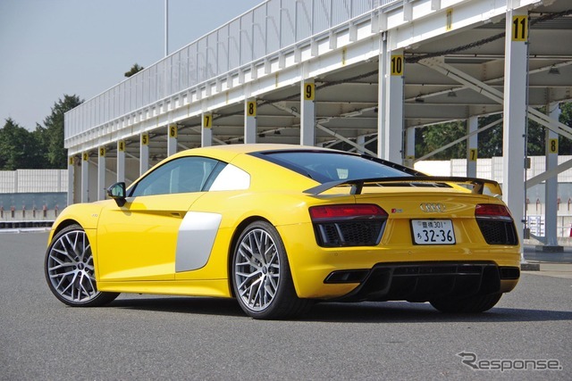 アウディ R8 V10 plus