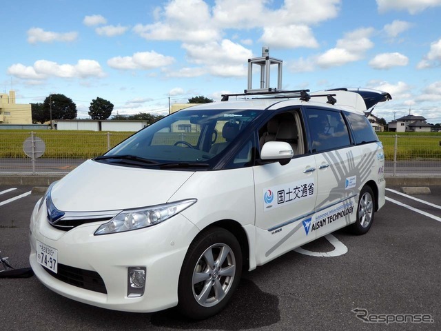 アイサンテクノロジーが用意した実験車両。自律自動走行が可能で、雨天時は代わりに走行する予定でいた