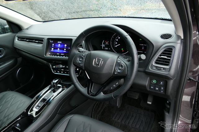 ホンダ ヴェゼル HYBRID Z Honda SENSING 4WD