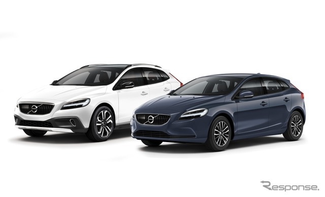 V40クロスカントリーT5 AWDクラシックエディション（左）とV40 T3 タックエディション（右）