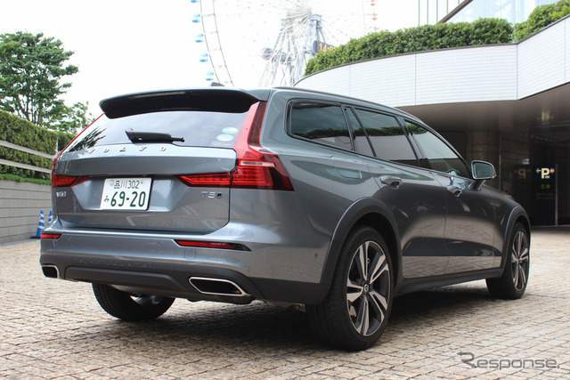 ボルボ V60 クロスカントリー T5 AWD PRO