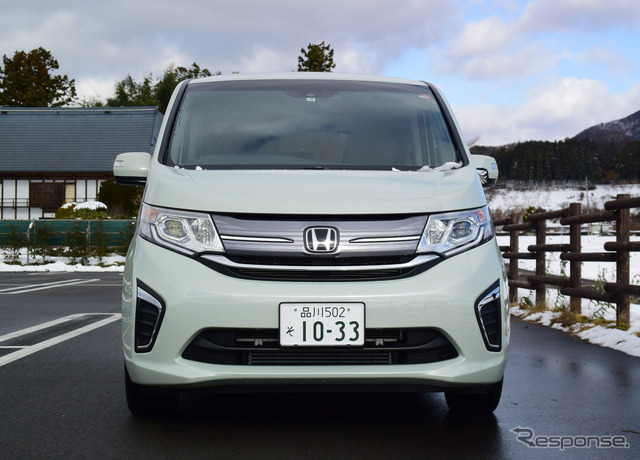 ホンダ ステップワゴン G・EX Honda SENSINGの正面。群馬・川場村にて。