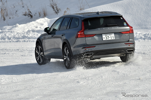 北海道の雪深いコースをボルボV60CCでテストドライブ