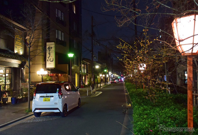 宵の口の京都。このドライブはコロナウィルスの感染拡大期で、見たことがないくらいガラガラだった。