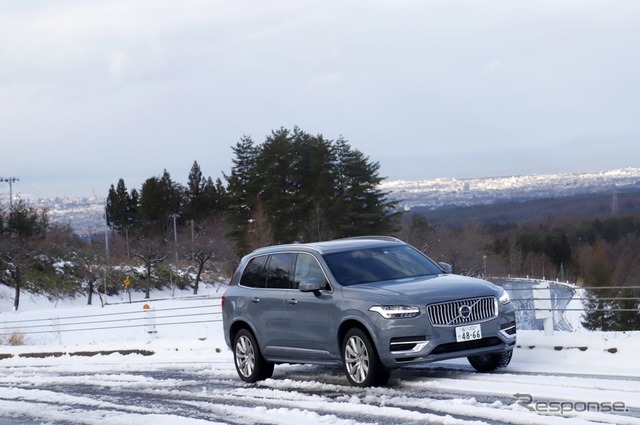 ボルボ XC90 Recharge プラグインハイブリッド T8 AWD