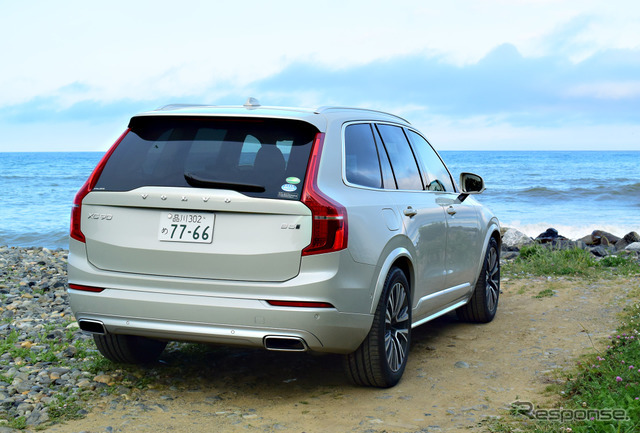 ボルボ XC90 B5 Momentum