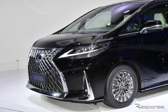 アジアではすでに販売されているLEXUS高級ミニバン『LM』（上海モーターショー2019にて）