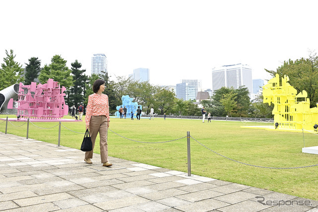 東京ミッドタウン横の公園の雰囲気を楽しむ