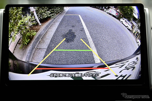 オプションで装着されていたリアビューカメラはHD画質で視野角180度というハイスペックな仕様