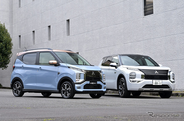 三菱 eKクロスEV（左）とアウトランダー PHEV（右）