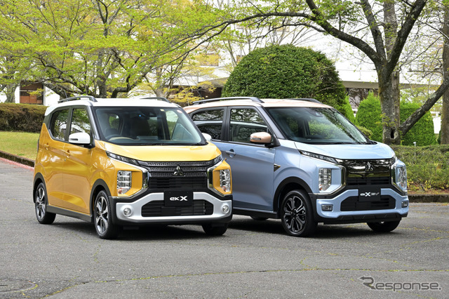 三菱 eKクロスEV(右)とeKクロス(左)