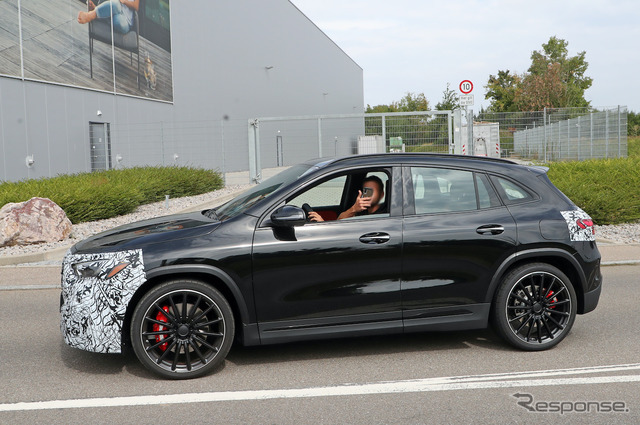 メルセデスAMG GLA35 改良新型プロトタイプ（スクープ写真）