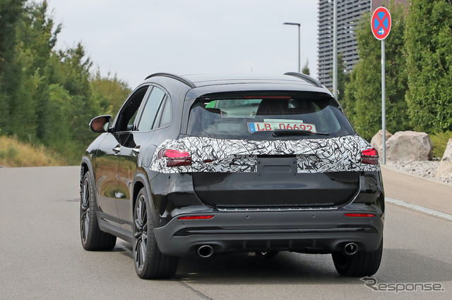 メルセデスAMG GLA35 改良新型プロトタイプ（スクープ写真）