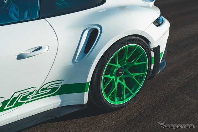 ポルシェ 911 GT3 RS 新型の「トリビュートtoカレラRSパッケージ」