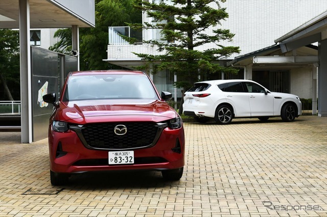 マツダ CX-60 プレミアムスポーツ（手前）とマツダ CX-60　プレミアムモダン（奥）