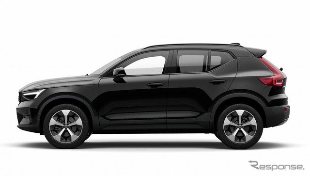 ボルボ XC40 アルティメット B4 AWD ダークエディション