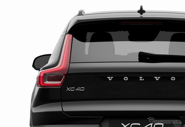 ボルボ XC40 アルティメット B4 AWD ダークエディション