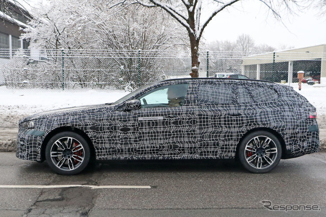 BMW i5ツーリング プロトタイプ（スクープ写真）