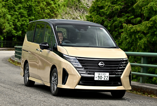 日産 セレナ e-POWER ハイウェイスターV（ボディカラー：利休）