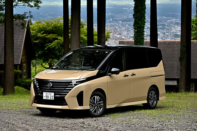 日産 セレナ e-POWER ハイウェイスターV（ボディカラー：利休）