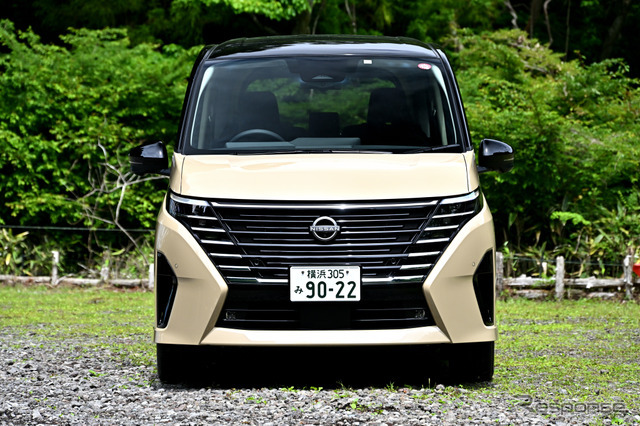 日産 セレナ e-POWER ハイウェイスターV（ボディカラー：利休）