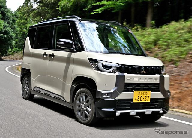 三菱 デリカミニ T Premium 4WD