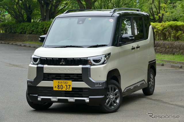 三菱 デリカミニ T Premium 4WD