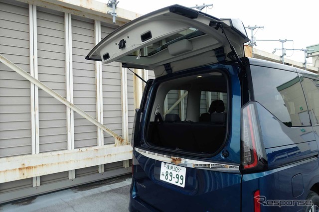 日産 セレナ e-POWER LUXION