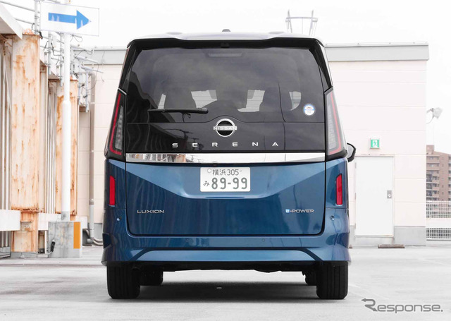 日産 セレナ e-POWER LUXION