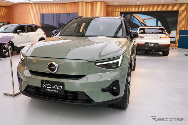 ボルボ XC40 リチャージ（手前）とC40 リチャージ（奥）