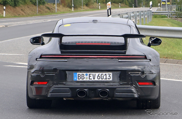 ポルシェ 911 GTSハイブリッド プロトタイプ エアロパッケージ（スクープ写真）