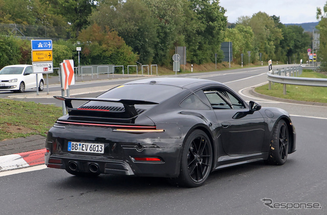 ポルシェ 911 GTSハイブリッド プロトタイプ エアロパッケージ（スクープ写真）