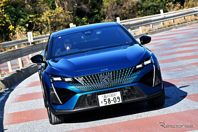 プジョー 408 PHEV