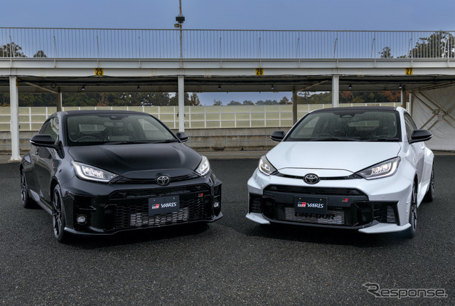 進化型GRヤリス（右）と従来モデル（左）