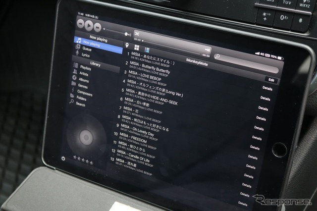 カナリーノ12V mk2の曲セレクト～再生のコントロールはタブレットを使って行う。PCだけにその汎用性の高さはずば抜けている。
