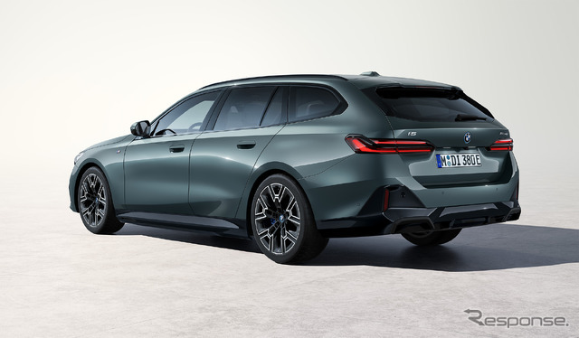 BMW i5ツーリング