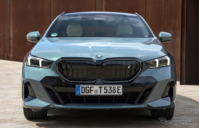 BMW i5 ツーリングの「eDrive40」