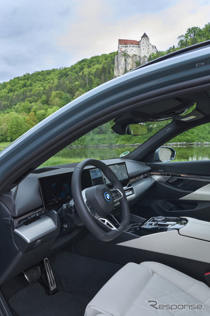 BMW i5 ツーリングの「eDrive40」