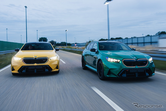 BMW M5セダン（左）とM5ツーリング 新型（右）