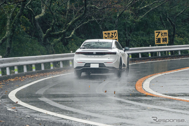 YOKOHAMA ADVAN dB V553 × TOYOTA CROWN CROSSOVER