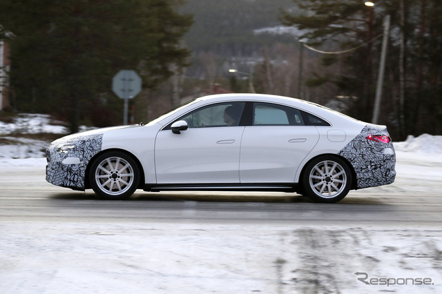 メルセデスベンツ CLA  次期型、ICE搭載仕様のプロトタイプ