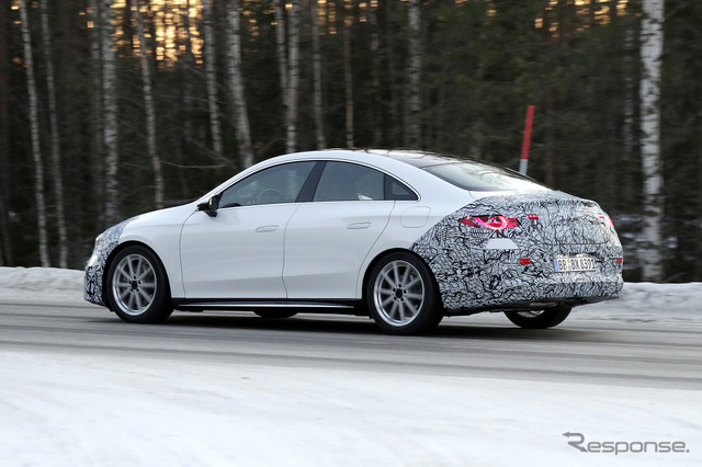 メルセデスベンツ CLA  次期型、ICE搭載仕様のプロトタイプ