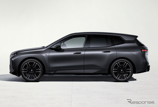 BMW『iX』改良新型の「M70 xDrive」